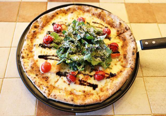 화덕쿡 레스토랑의 참나무장작 화덕피자. ⓒ박준규