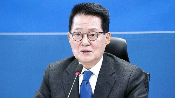 박지원 전 의원이 지난달 27일 서울 여의도 국회 의원회관에서 더불어민주당 윤석열정권정치탄압대책위원회가 주최한 서해 공무원 피격 사건 및 흉악범죄자 추방 사건 관련 기자회견을 하고 있다. 장진영 기자