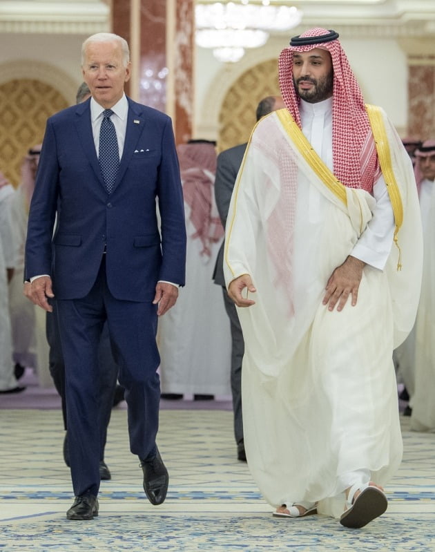 조 바이든 미국 대통령(왼쪽)과 무함마드 빈 살만 사우디아라비아 왕세자가 지난 7월 16일(현지 시간) 제다에서 열린 GCC+3(걸프협력회의+이집트·이라크·요르단) 정상회의에 참석했다. 사진=AFP·연합뉴스