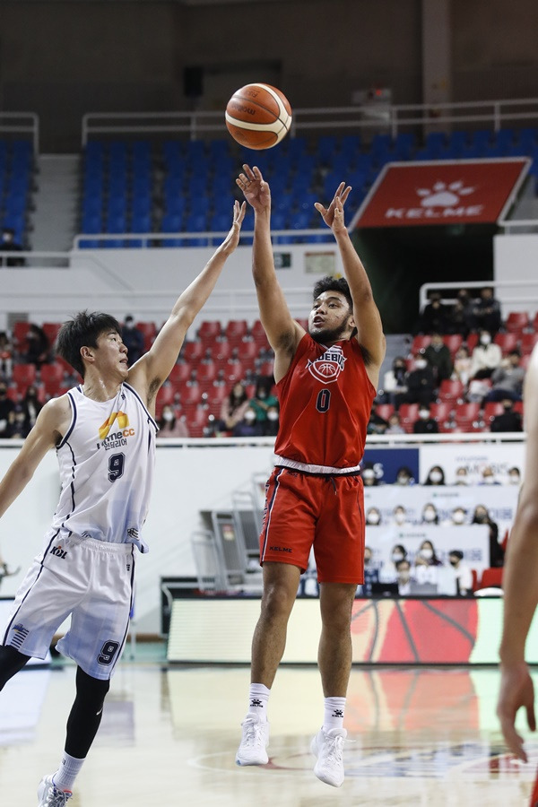 현대모비스 아바리엔토스(빨간색 유니폼) / 사진=KBL 제공