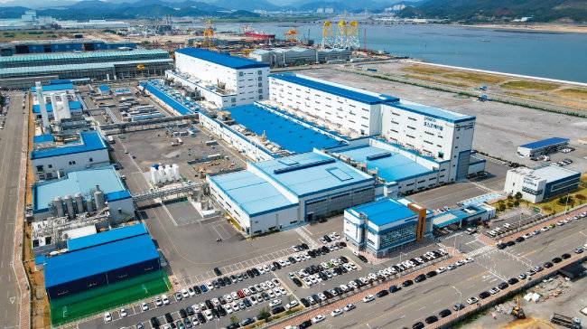 세계 최대 규모를 자랑하는 포스코케미칼 양극재 광양공장. [사진 제공 · 포스코케미칼]