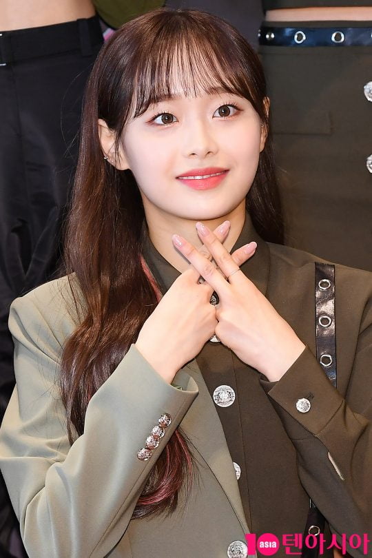 Block Berry Creative is Exiting Chuu in Group Loona for Gut reason and it is a sign that the truth game of Agent vs Chuu will start.With Chuus Exiting, the issues mentioned in the past have come to the surface, discrediting Blockbury Creatives position, and weighing in favor of Chuu.Chuus Lee Juck theory, before the lawsuit, Blockberry Creatives settlement problem and unfair treatment, etc., are likely to lead to a truth workshop.The conflict between Chuu and Blockberry Creative began a year ago when Chuu appeared in many entertainment shows and worked as an advertising model, but was not settled.In addition, the worries about Loona grew as the news that Blockberry Creatives financial difficulties were serious and that it could not pay hundreds of millions of won to outsourcers and outside workers.At the end of last year, Chuu filed an injunction against the agency to suspend the exclusive contract; it was reported that it had won some cases, but Blockbury Creative did not take any stance on it.Chuu and Block Berry Creative continued to work together on thin ice.Chuu continued his Loona activities and showed solid teamwork in March when he appeared on Mnet Queendom 2.Chuus activities seemed to be fine until then.However, Chuu fell into Loonas first official world tour due to his personal schedule and continued to be a negative issue.Since Chuu was the main member of Loona, there was an opinion that she was the girls head, and there was also a claim that she was being bullied by her team and agency.Then, in June, the crack was formulated when Chuu left the blockberry creative and Lee Juck to the bipoem studio alone.The story of Lee Juck going to another place when the contract with the original agency is not over is not good for both Loona and Chuu, but the formula did not come out.At a time when the silence was prolonged, fans claimed that Chuu had taken a taxi alone on his personal schedule, and a certificate was posted that the company did not care for Chuu.Block Berry Creative said, The issues related to Chuu are unfounded, he said. We will give generous support to our members so that they can concentrate on their activities.However, it was announced late last month that Chuu established Chuu Co., Ltd. in April and announced that he was the CEO and his mother as the in-house director. Blockbury Creative did not know it.On Nov. 25, Block Berry Creative said, The investigation was called for because there were reports related to Gut, including Chuus Rant for our staff. We decided to expulse and exit Chuu from Loona members.The production team of Chuu said, Gut is really funny. It is hard for me to erase myself, but I was worried that the other staff would not get the money. I am frustrated and I care about you!I know its hard for me to go through it, so I just can not see it. We all know that he did not care properly.Chuu was sent out as one of the sensitive issues, Gut, but the one who was hit was Block Berry Creative. Chuu had a controversy about the school, so if it was Exiting due to Gut, did Chuu expect to be Exiting in the entertainment industry?The conflict between Chuu and Blockbury Creative is flowing strangely.
