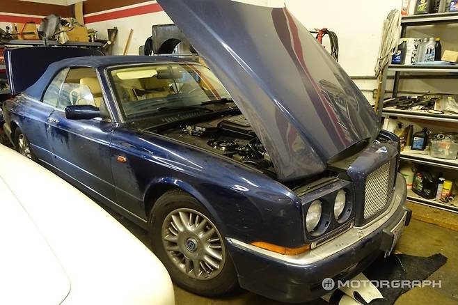 복원을 기다리고 있는 벤틀리 아주어 마크 I