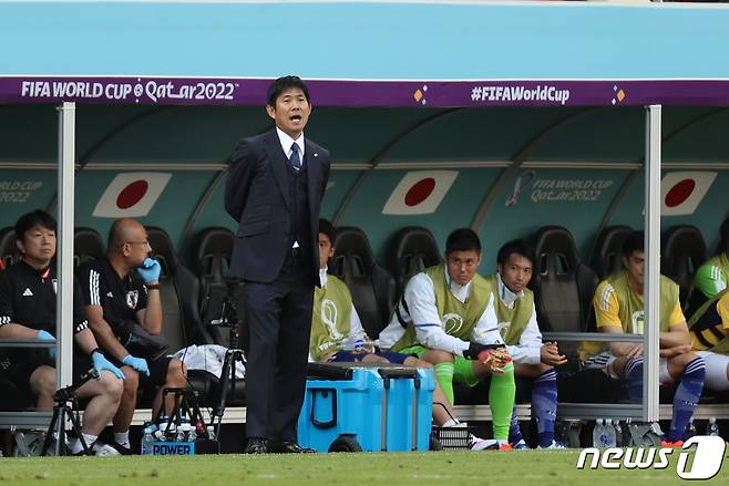 모리야스 하지메 일본 축구대표팀 감독이 27일 오후(현지시간) 카타르 알라이얀 아흐메드 빈 알리 스타디움에서 열린 2022 카타르 월드컵 조별리그 E조 2차전 코스타리카와의 경기에서 작전지시를 하고 있다. 2022.11.27/뉴스1 ⓒ News1 이광호 기자