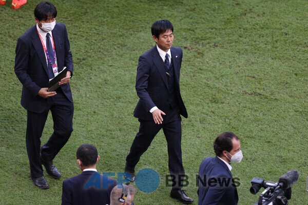 패배를 아쉬워하는 모리야스 하지메(오른쪽) 일본 대표팀 감독. ⓒAFPBBNews = News1