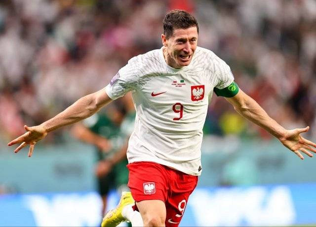 월드컵 데뷔골을 비롯해 1골 1도움을 기록한 폴란드의 로베르트 레반도프스키. 알라이얀=AP 뉴시스