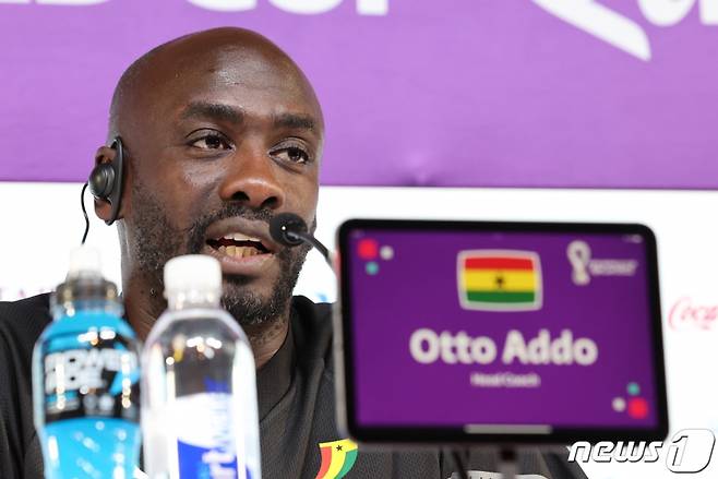 (도하(카타르)=뉴스1) 이동해 기자 = 오토 아도 가나 축구대표팀 감독이 2022 카타르 월드컵 조별리그 H조 2차전 한국과의 경기를 하루 앞둔 27일 오전(현지시간) 카타르 알라이얀의 메인프레스센터에서 기자회견을 하고 있다. 2022.11.27/뉴스1  Copyright (C) 뉴스1. All rights reserved. 무단 전재 및 재배포 금지.