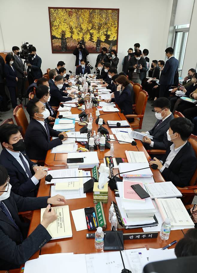 지난 17일 국회에서 예결위 제1차 2023년도예산안등조정소위원회가 열리고 있다. [연합]