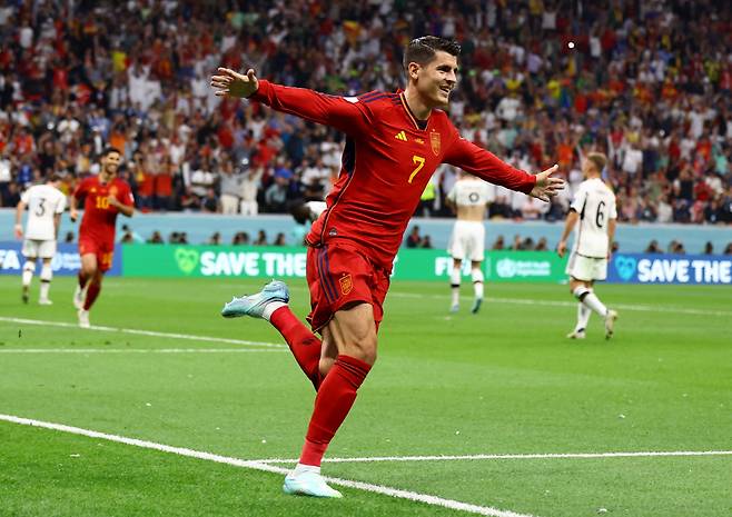 Soccer Football - FIFA World Cup Qatar 2022 - Group E - Spain v Germany - Al Bayt Stadium, Al Khor, Qatar - November 27, 2022 Spain's Alvaro Morata celebrates scoring their first goal REUTERS/Kai Pfaffenbach