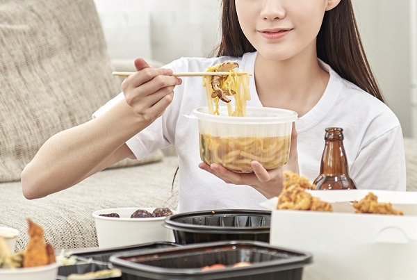 과식하면 체온이 급격히 떨어질 수 있다./사진=게티이미지뱅크