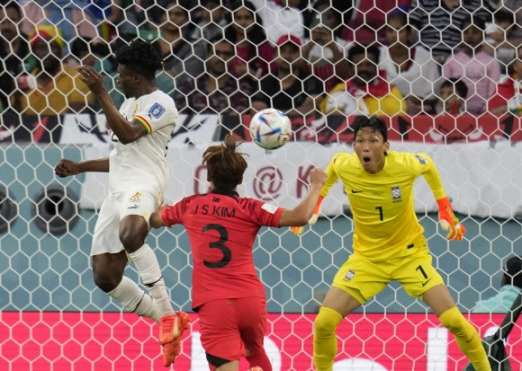 South Korea‘s Kwon Kyung-won, - South Korea‘s Kwon Kyung-won, left, scores his side’s second goal during the World Cup group H soccer match between South Korea and Ghana, at the Education City Stadium in Al Rayyan, Qatar, Monday, Nov. 28, 2022. (AP Photo/Ricardo Mazalan)