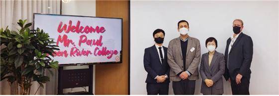 미국 그린리버칼리지 국제교육원장이 최근 광주여대를 방문한 모습. 사진제공 | 광주여대