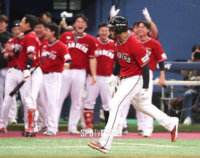 ▲ 결승 투런포로 팀을 위기에서 구해낸 후안 라가레스 ⓒ곽혜미 기자