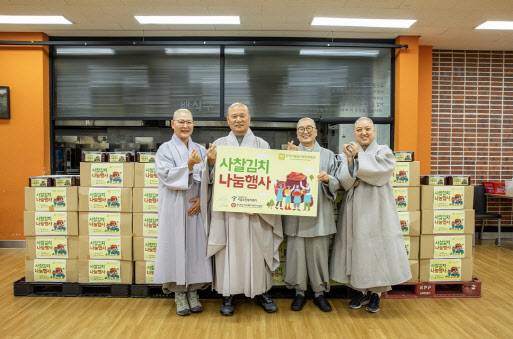 한국불교문화사업단이 사찰김치 나눔 행사를 진행했다(사진=한국불교문화사업단).