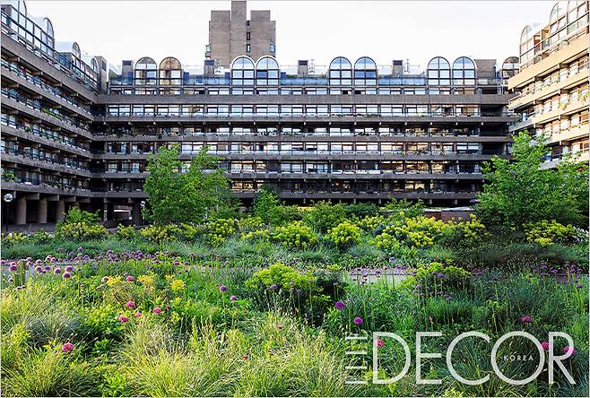 런던 바비칸 센터(Barbican Centre) 주변에 조성된 도심 속 정원.