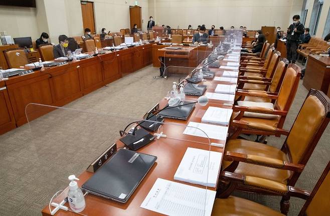 (서울=뉴스1) 이재명 기자 = 29일 오전 서울 여의도 국회에서 기획재정위원회 조세소위원회의가 개의되지 못하고 있다. 2022.11.29/뉴스1 /사진=뉴스1화상