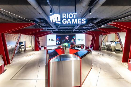 인천공항의 라이엇 아케이드 ICN 모습.