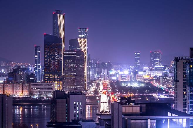 A night view of Yeouido, Seoul (123rf)