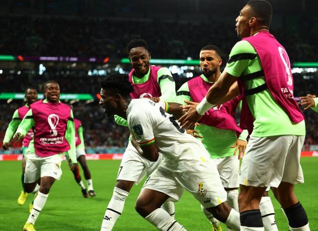 28일 오후 카타르 알라이얀의 에듀케이션 시티 스타디움에서 열린 2022 카타르 월드컵 조별리그 H조 2차전 대한민국과 가나의 경기. 가나 공격수 모하메드 쿠두스가 팀의 3번째 득점이자 이날 경기의 결승골을 득점한 뒤 포효하고 있다. 연합뉴스