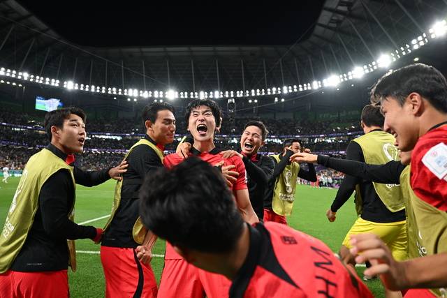 28일 오후(현지시간) 카타르 알라이얀의 에듀케이션 시티 스타디움에서  2022 카타르 월드컵 조별리그 H조 2차전 대한민국과 가나와의 경기가 열리고 있다. 조규성 이 골을 넣고 기뻐하고있다. 최현규 기자