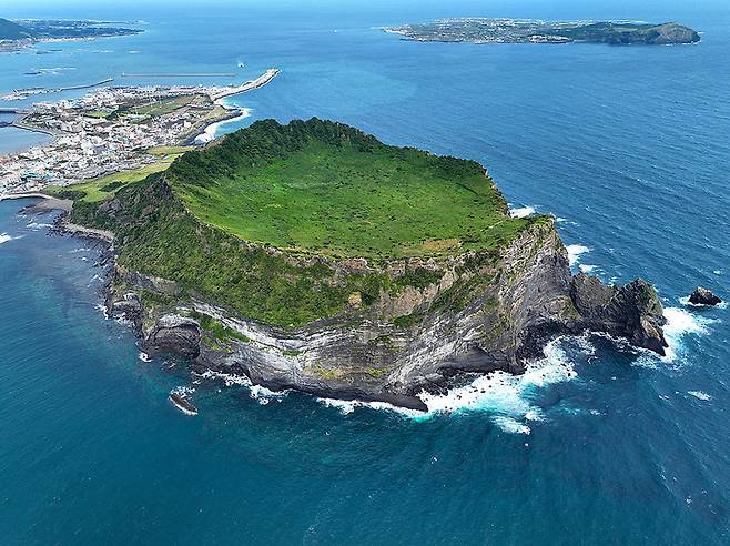 [서울=뉴시스] 제주 서귀포 성산일출봉 천연보호구역 (사진=문화재청 제공) 2022.11.29. photo@newsis.com *재판매 및 DB 금지