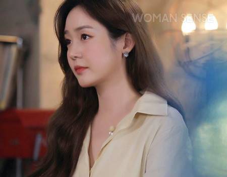 성유리가 대표이사를 지내는 화장품 회사에 강종현이 30억원을 출자한 사실이 드러났다.