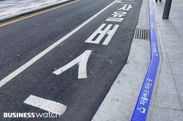 청계천 광장에 자율주행버스 정류소가 별도로 설치돼있다. /사진=나은수 기자 curymero0311@