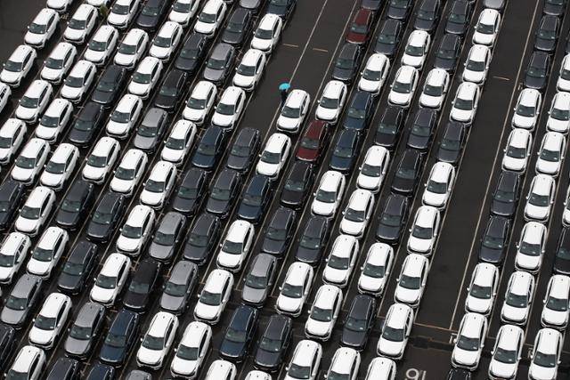 화물연대 총파업 엿새째인 29일 오전 광주 서구 기아 오토랜드 광주2공장에 완성차들이 주차돼 있다. 광주=연합뉴스