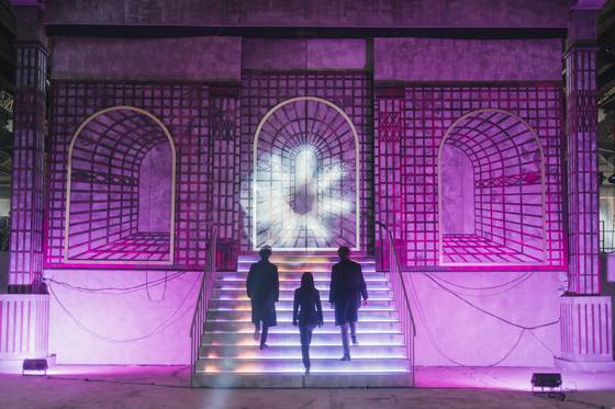 '더 존: 버텨야 산다' 스틸. 사진=월트디즈니컴퍼니 코리아 제공