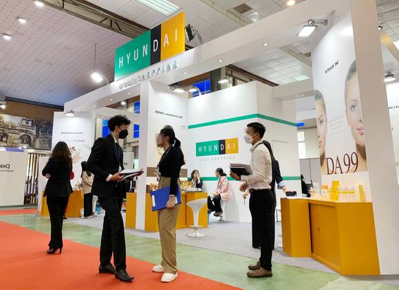 현대홈쇼핑이 지난달 베트남 하노이에서 진행된 '2022 하노이 한류박람회'에 중소협력사 14곳과 참가했다. [사진=현대홈쇼핑]