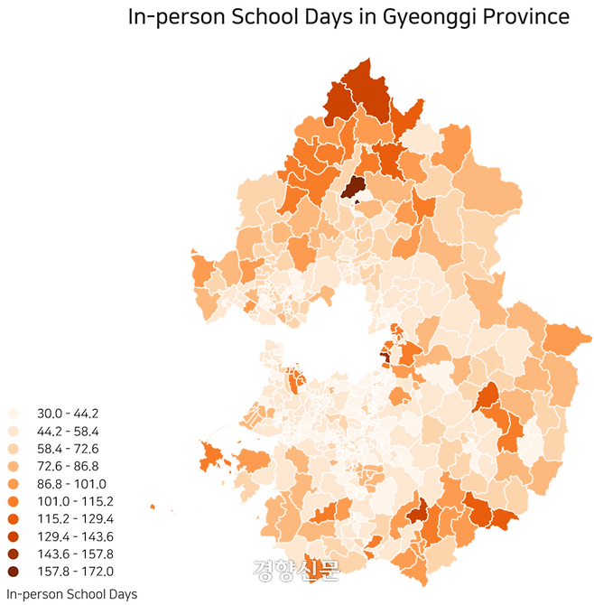 강현제(뉴욕 주립 스토니브룩 대학교 경제학 박사과정), 김선함(퍼듀대학교 경제학 박사과정), 강태영(언더스코어, KAIST 경영공학 석사) 세 사람이 2020년 경기지역 학생들 등교일수를 비교 분석한 그래프. 밝은 색일수록 등교일수가 적다는 뜻이다. 등교일수 데이터는 경기도교육청에 정보공개청구한 자료와 더불어민주당 이성만 의원실에서 제공 받은 자료가 활용됐다. 언더스코어 제공.