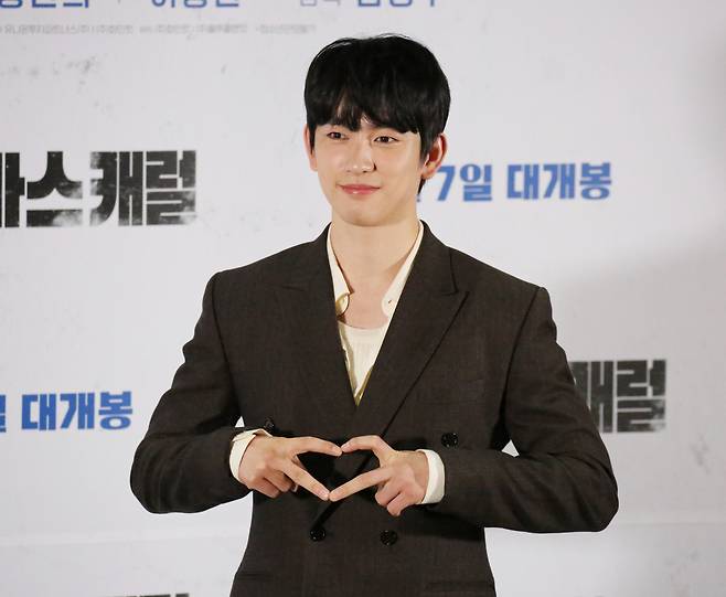 Actor Park Jin-young poses for photos at a press conference for the upcoming thriller film "Christmas Carol" held at Megabox Coex on Tuesday. (Yonhap)