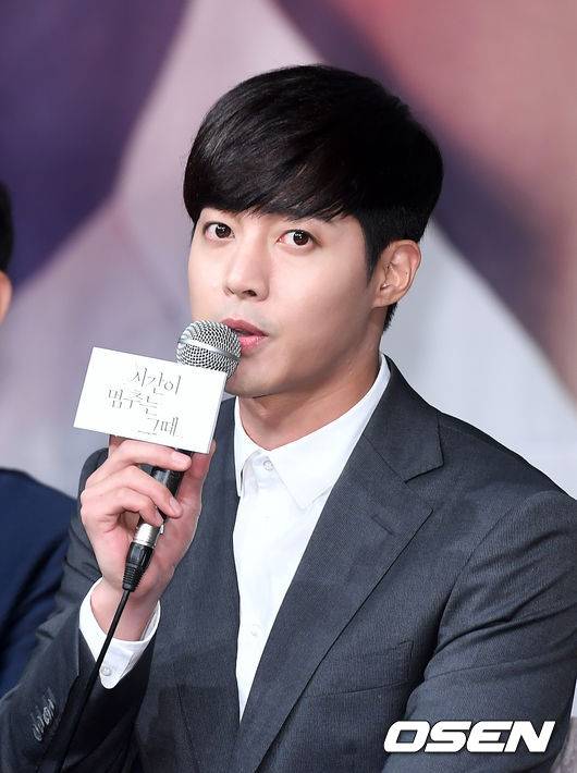 [OSEN=민경훈 기자] 23일 오후 서울 영등포구 타임스퀘어 아모리스홀에서 열린 KBS W 새 수목드라마 '시간이 멈추는 그때'(극본 지호진, 연출 곽봉철) 제작발표회에서 김현중이 자신의 입장을 밝히고 있다./ rumi@osen.co.kr