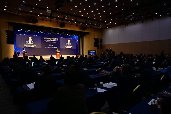 KISTI는 1일 한국과학기술회관 국제회의장에서 오픈 사이언스와 데이터플랫폼을 주제로 2022 미래연구정보포럼을 개최했다.