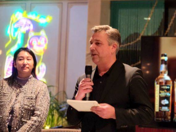 글랜카담과 토민타울 브랜드를 운영하는 주류기업 '앵거스 던디 디스틸러스'의 커머셜 총책임자 퍼거스 하틀리는 론칭행사를 위해 방한했다. 퍼거스는 "1825년 세워진 글랜카담 증류소는 건립이래 모든 공정을 수작업으로 진행한다"며 "풍부한 열대과일과 과수원을 연상시키는 복합적이며 매력적인 향미가 특징"이라고 소개했다. 사진=박문수기자