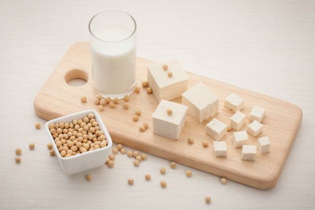 요구르트와 두부는 제조일로부터 각각 24일, 23일 내라면 유통기한이 지난 후에도 먹을 수 있다./사진=클립아트코리아