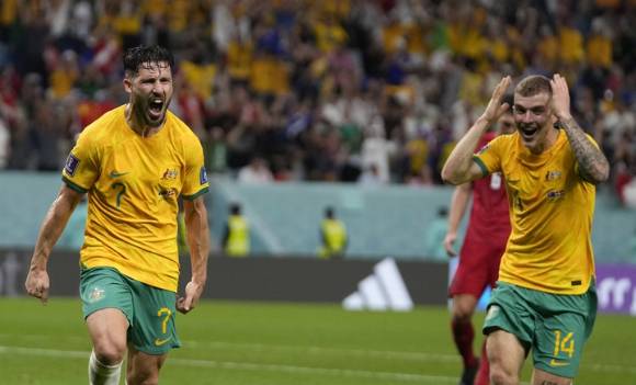 1일(한국시간) 카타르 알와크라의 알자누브 스타디움에서 호주와 덴마크의 2022 국제축구연맹(FIFA) 카타르 월드컵 조별리그 D조 최종전이 열린 가운데 호주의 매튜 레키가 득점 이후 기뻐하고 있다. [사진=뉴시스]