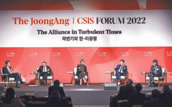 ’중앙일보-CSIS 포럼 2022‘가 1일 서울 신라호텔에서 ’격변기의 한?미동맹‘을 주제로 열렸다. 이날 세션 2에서 참석자들이 토론하고 있다. 우상조 기자