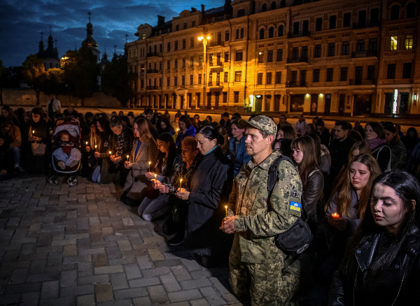 우크라이나와 전쟁에 반대하는 러시아인의 비율이 크게 증가했다. 사진은 지난 9월6일 우크라이나에 대한 러시아의 공격이 계속되자 도네츠크 외곽 올레니브카의 감옥 앞에서 러시아를 테러 지원국으로 인정할 것을 요구하는 집회에 참여한 시민들. /사진=로이터