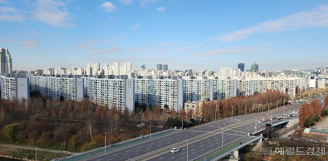 49층으로 재건축계획이 잡힌 서울 대치미도아파트. 임세준 기자