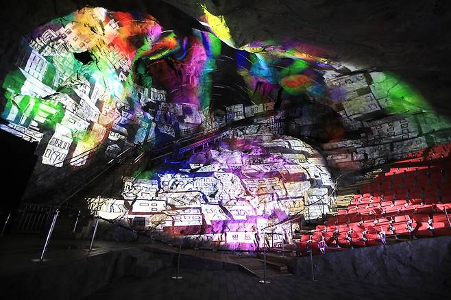 경기도 광명, 동굴 내 예술의전당에서 즐기는 미디어파사드 쇼. 사진제공|문일식