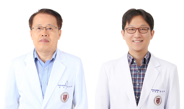 이창규 교수(왼쪽)와 김근주 교수