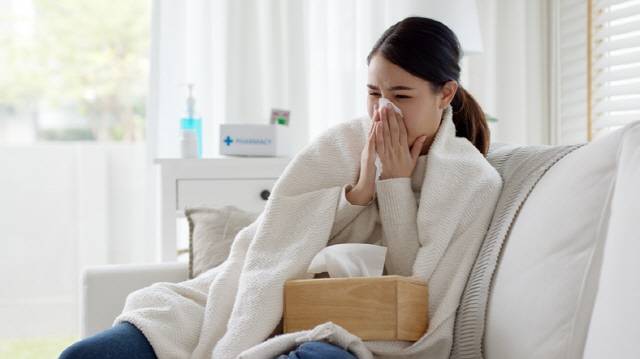 갑상샘 약을 복용 중이라면, 에페드린 성분과 카페인이 함유된 감기약은 피해야 한다. /게티이미지뱅크