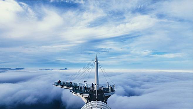 국내에서 가장 높은 곳에 자리한 투명 전망대, 발왕산 氣 스카이워크.