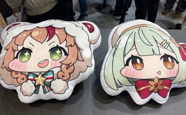 - 폭신해보이는 캐릭터 쿠션