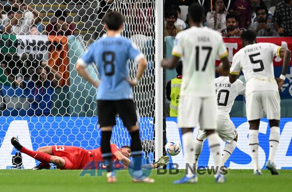 페널티킥을 실축한 가나의 안드레 아이유. ⓒAFPBBNews = News1