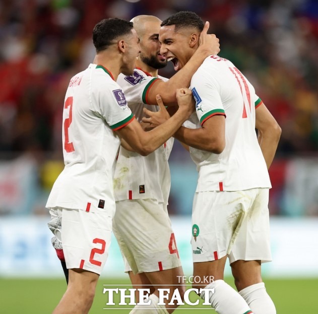 모로코는 월드컵 개막 전까지만 하더라도 벨기에와 크로아티아의 '16강 제물'로 여겨졌지만 조 1위로 16강행 티켓을 거머쥐었다. /도하(카타르)=신화.뉴시스