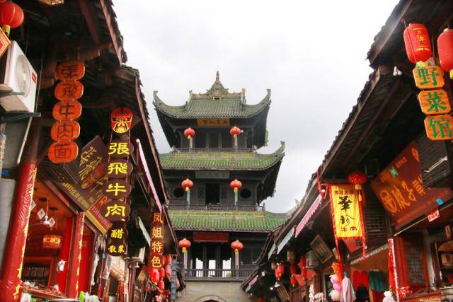 랑중고성 거리의 화광루. ⓒ최종명