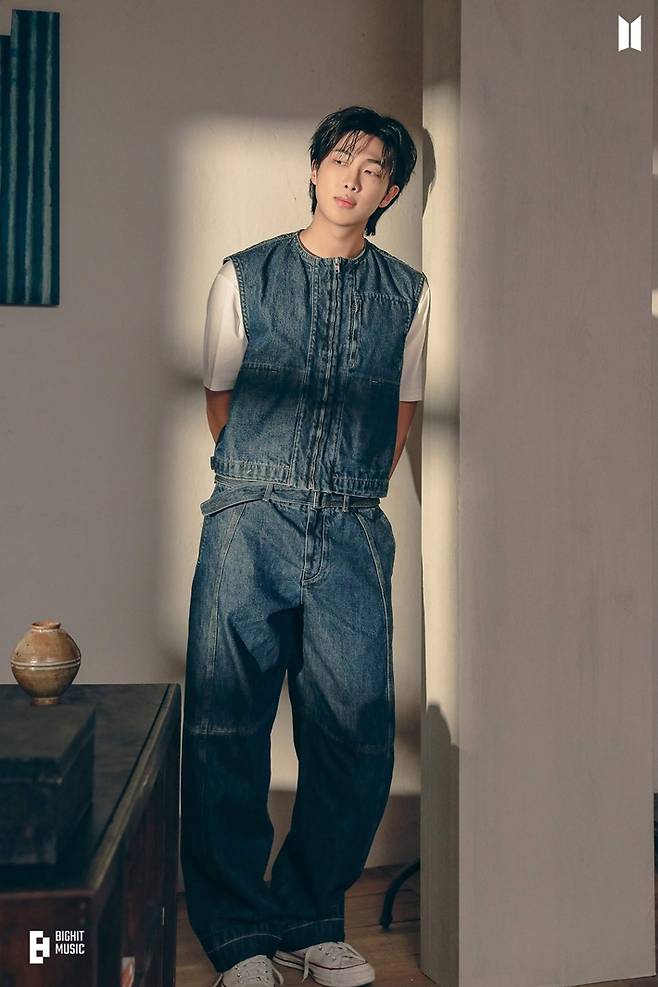 RM은 이번 앨범을 통해 김사월, 박지윤, 타블로 등 수많은 아티스트와 협업했다. 방탄소년단 공식 페이스북