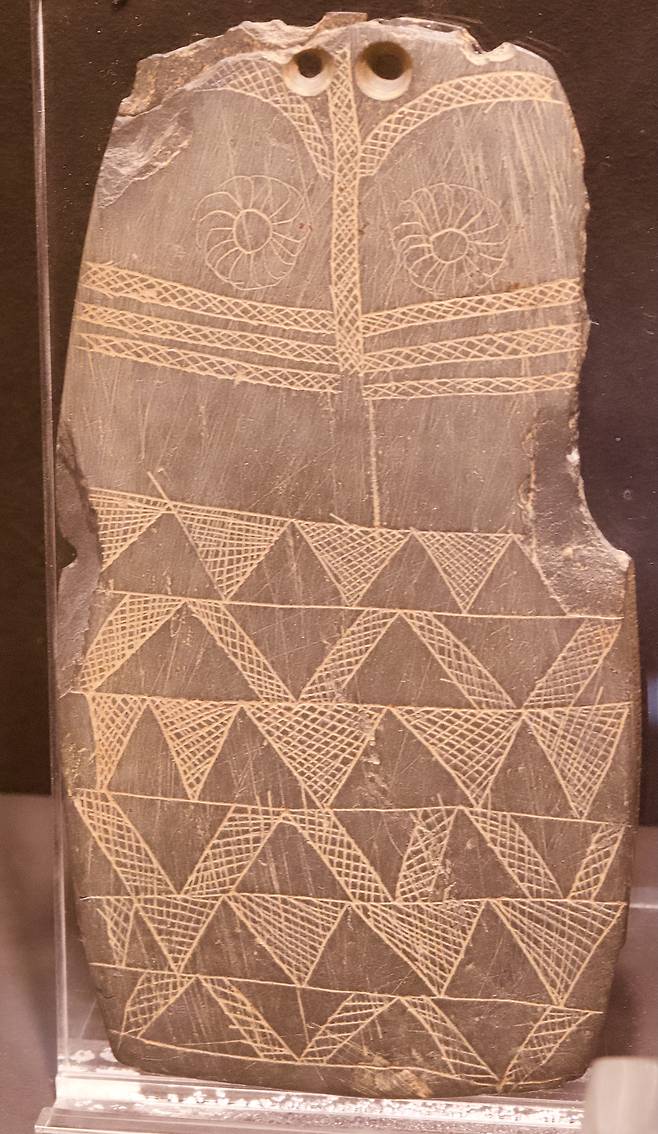 청동기 시대 부엉이 명판 - 스페인 우엘바대 박물관에 전시된 청동기 시대 부엉이 명판스페인 도냐나 생물학연구센터 제공